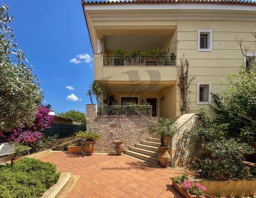 (Προς Πώληση) Κατοικία Μεζονέτα || Αθήνα Βόρεια/Νέα Ερυθραία - 290 τ.μ, 6 Υ/Δ, 620.000€ 
